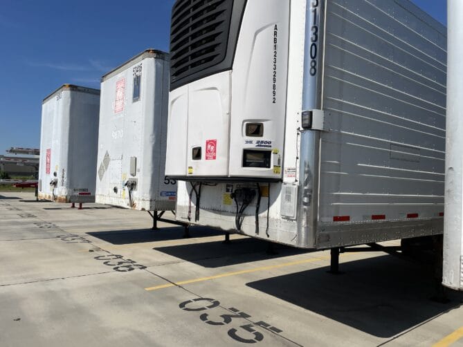 Dry Vans and Reefers for lease and rental at River-Roads