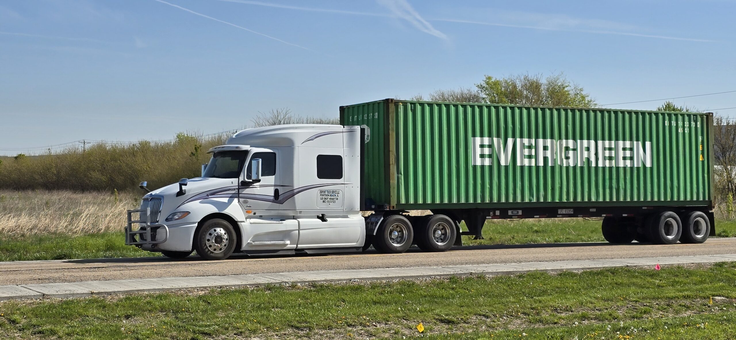 Endpoint Truck Service – 2 Endpoint Truck Service provides container transport for River-Roads customers in St. Louis and Kansas City