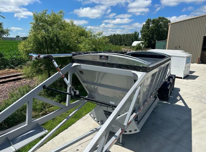 Sioux City Tarp-1 Sioux City Tarp on Grain Trailer for coverage