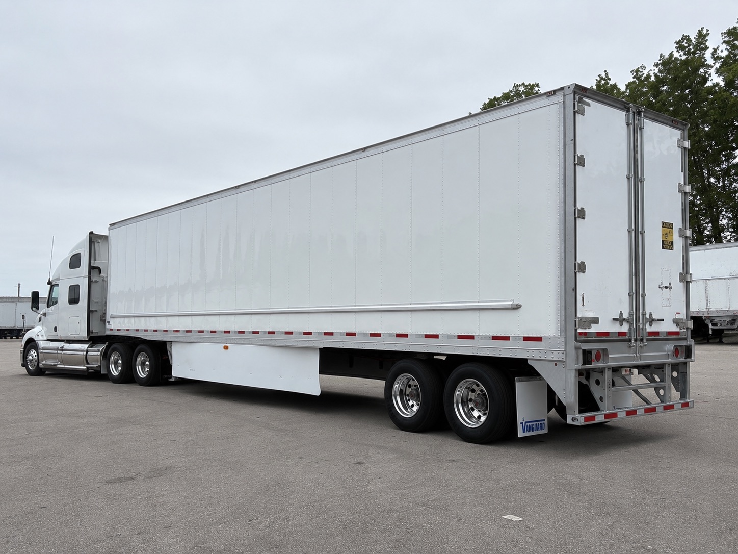 Vanguard Reefer – 2 Vanguard refrigerated trailer at River-Roads sales and leasing